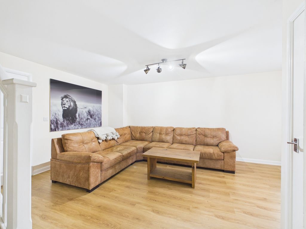 Property photo 2 of 21