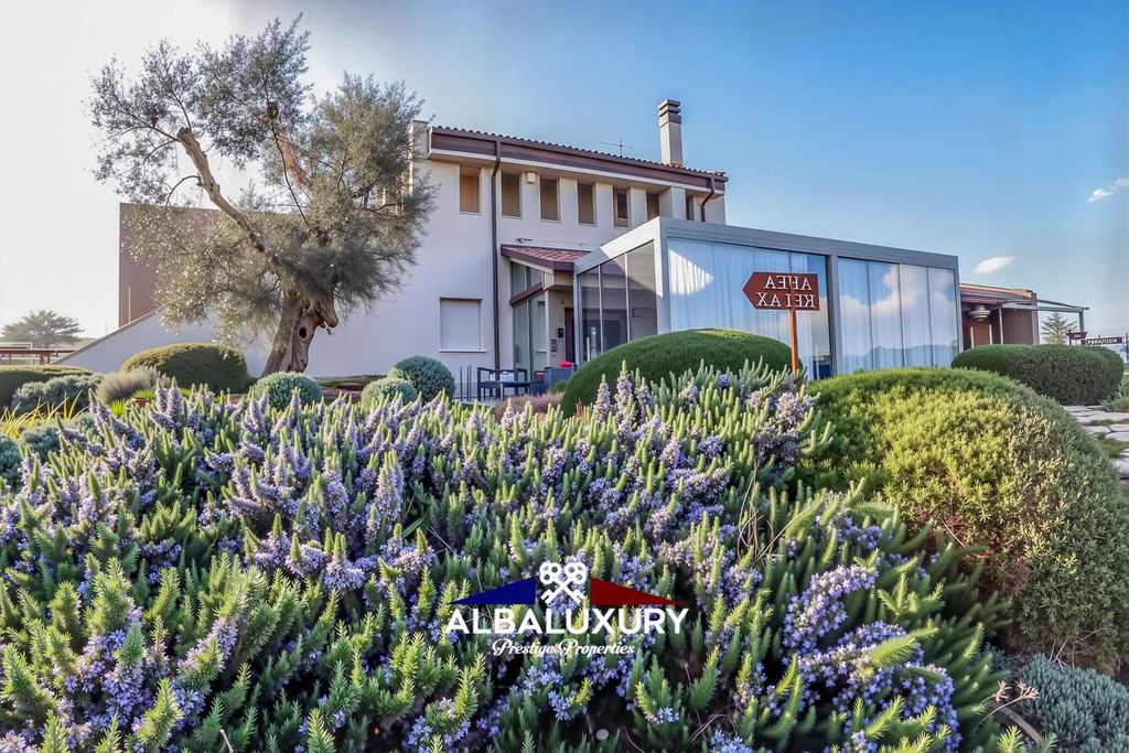 Property photo 2 of 32