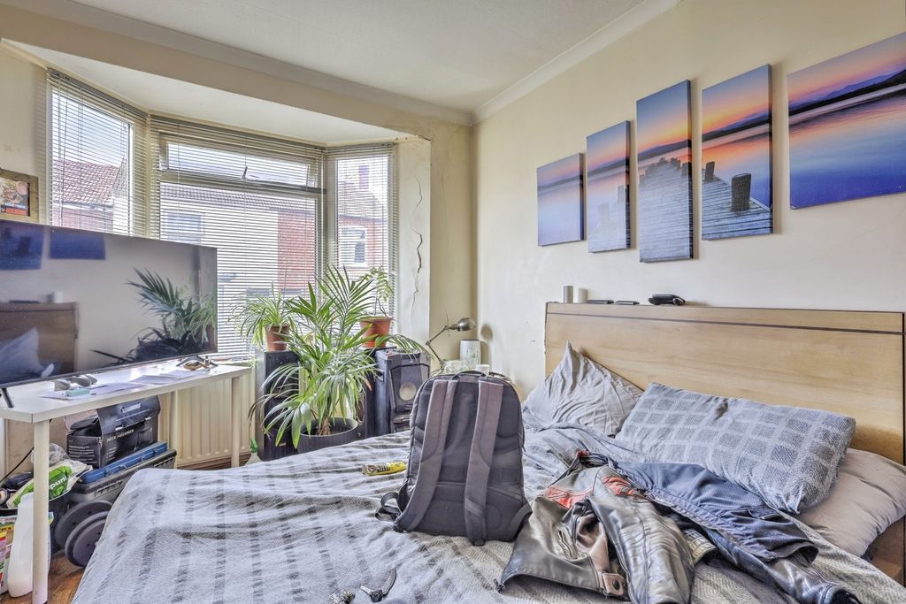 Property photo 2 of 18 Bedroom Two