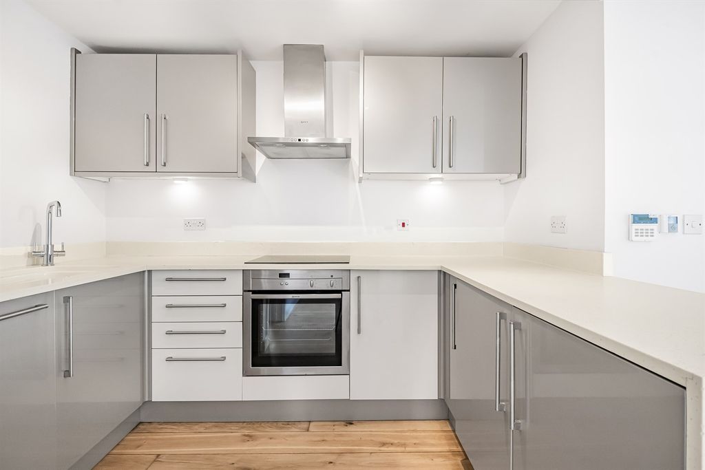 Property photo 3 of 7 Kitchen