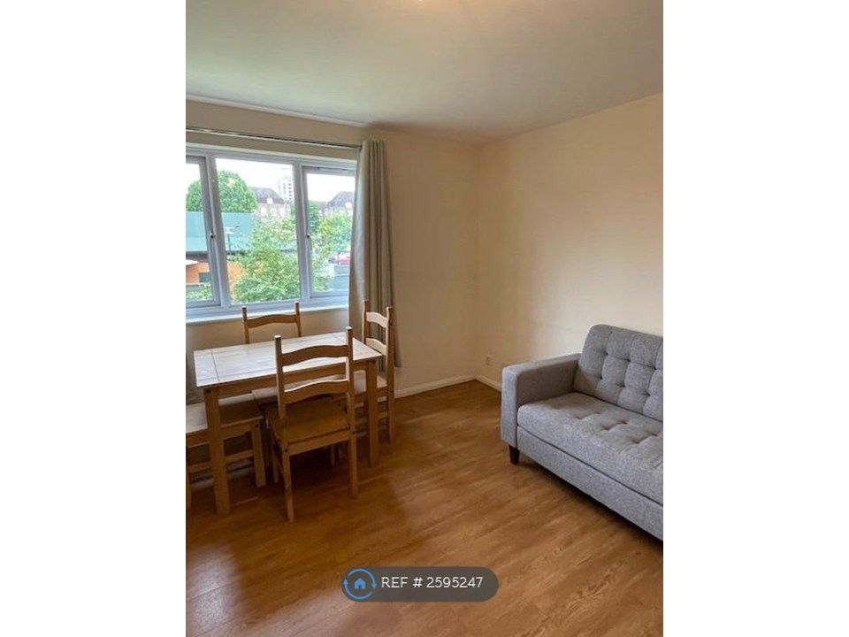 Property photo 3 of 15 Lounge 2