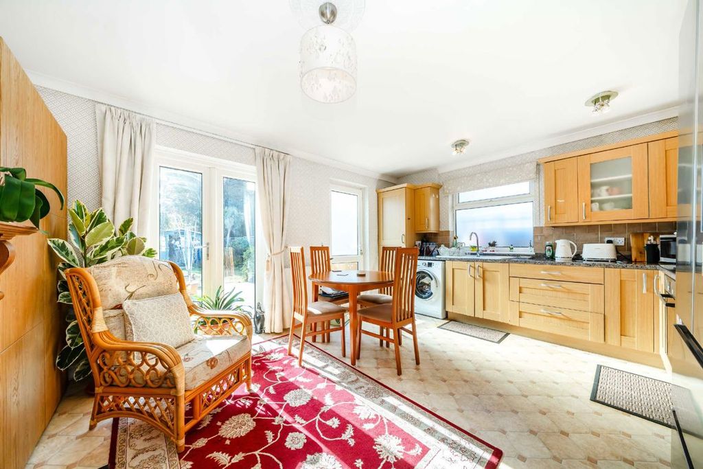 Property photo 3 of 7