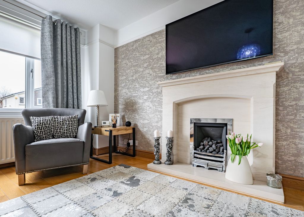 Property photo 3 of 43