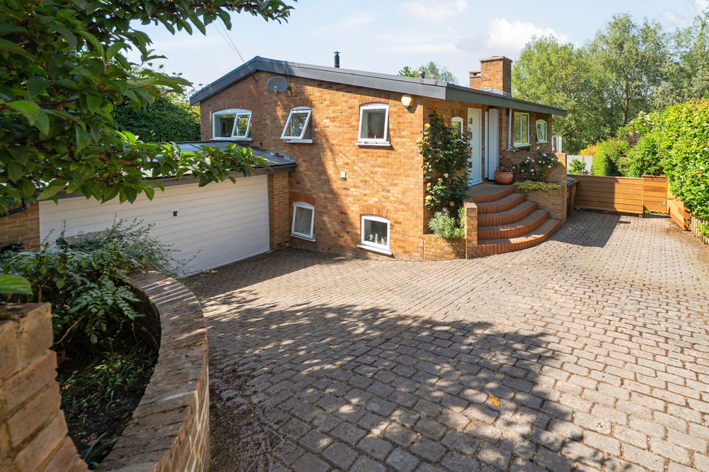 Property photo 1 of 24