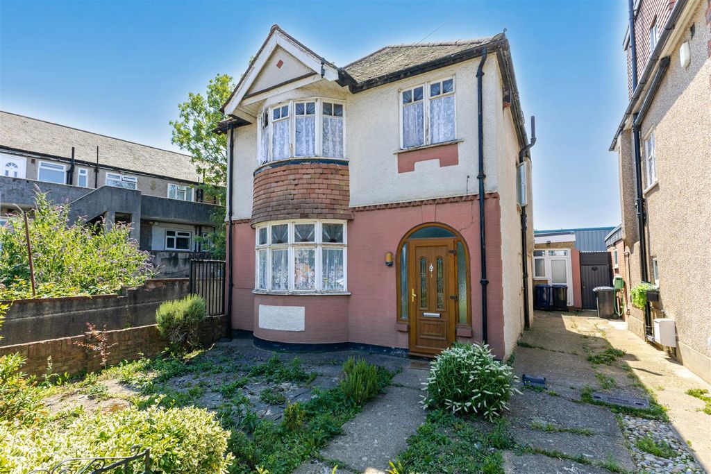Property photo 1 of 18