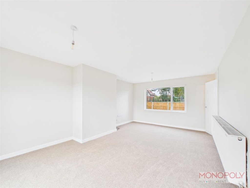 Property photo 2 of 11 Lounge