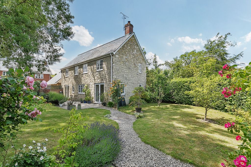 Property photo 2 of 13