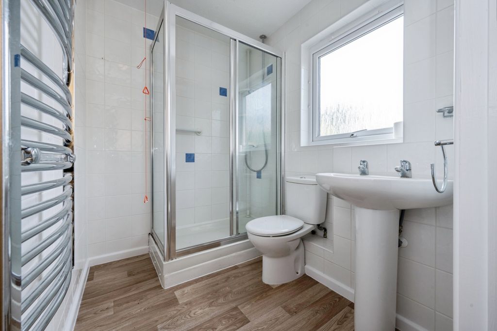Property photo 1 of 10 Shower Room