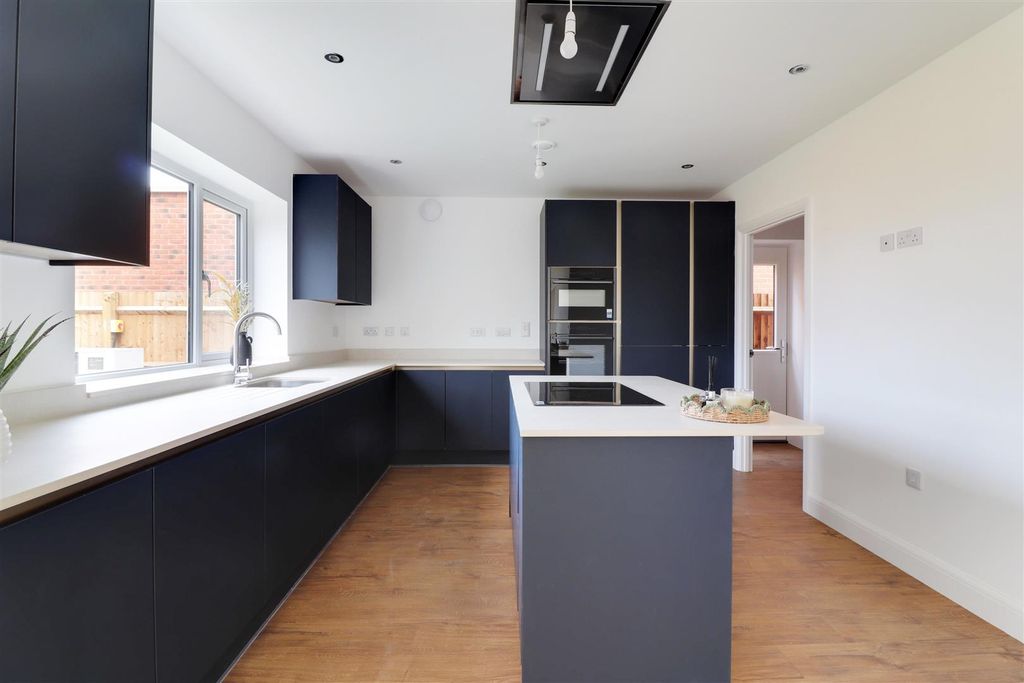 Property photo 3 of 24