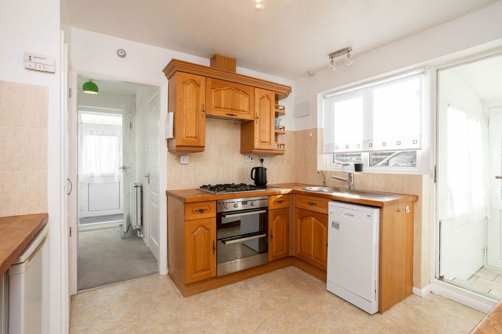 Property photo 3 of 29