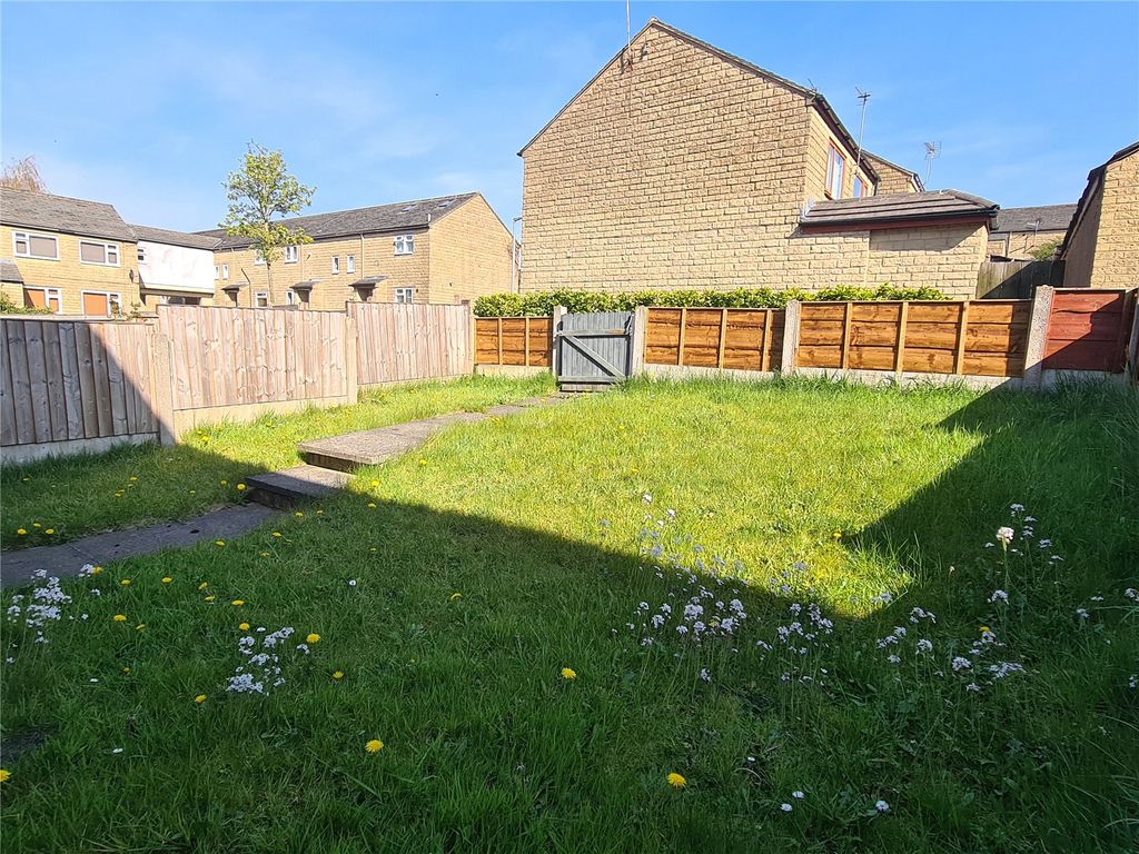 Property photo 3 of 17 Front Garden