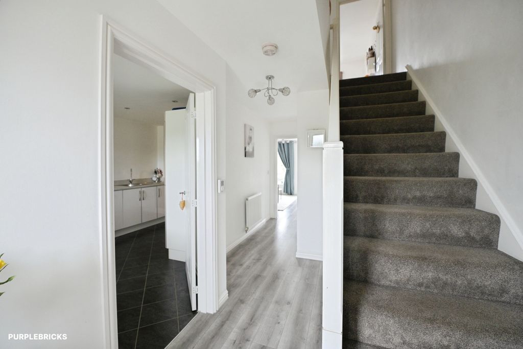 Property photo 2 of 33