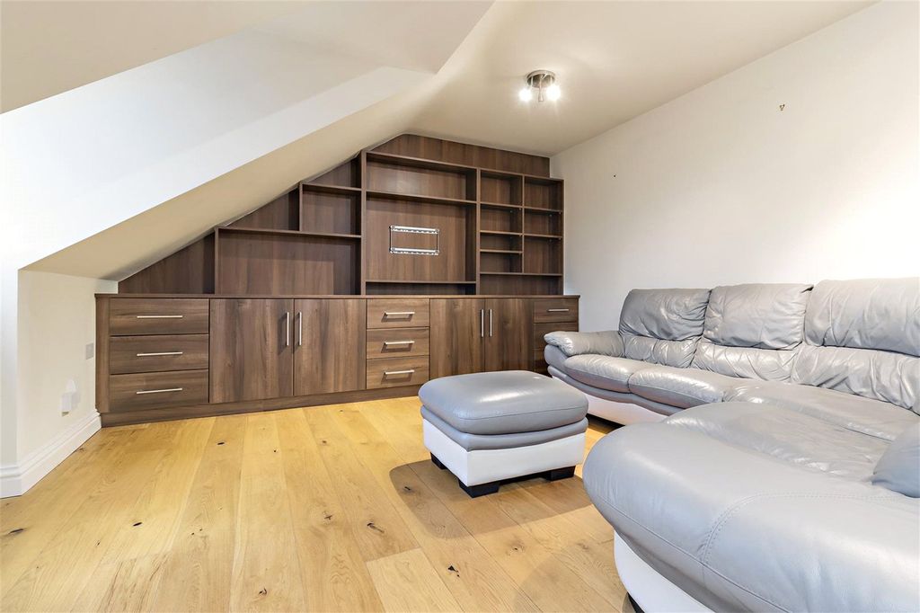 Property photo 3 of 12 9489.Jpg