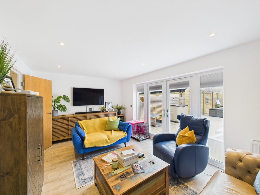 Property photo 2 of 20 4631184