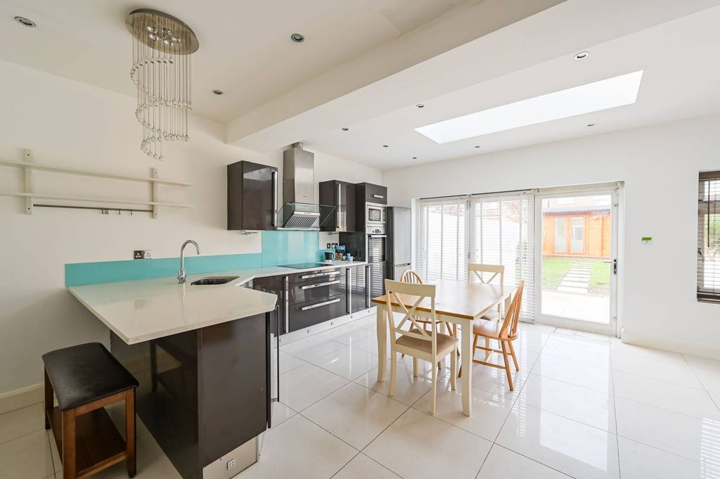 Property photo 3 of 21