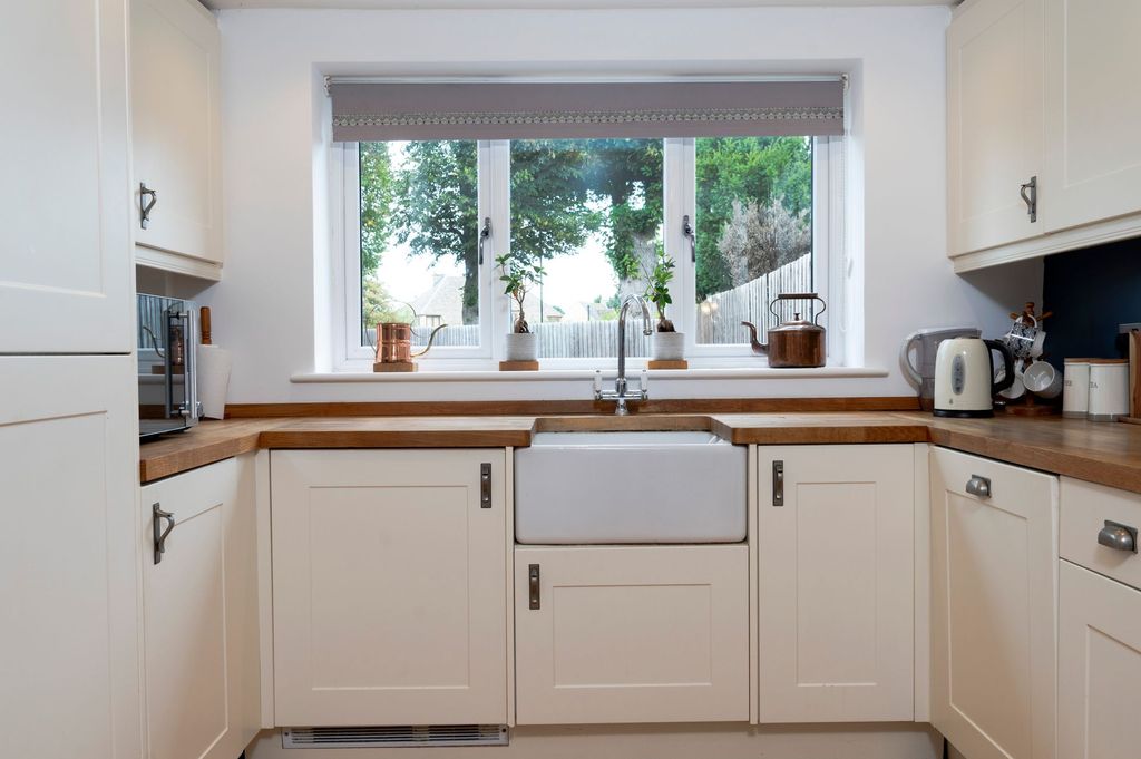 Property photo 2 of 26 Kitchen