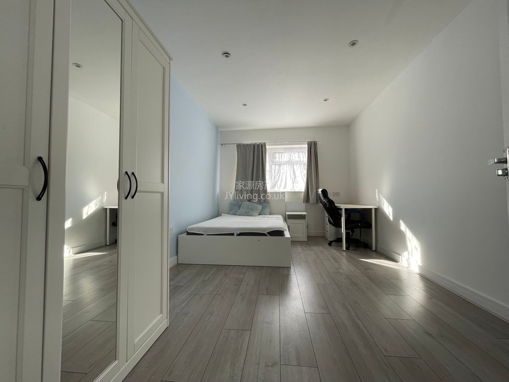 Property photo 3 of 31