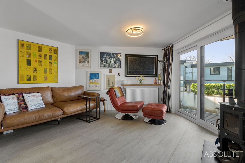 Property photo 2 of 40