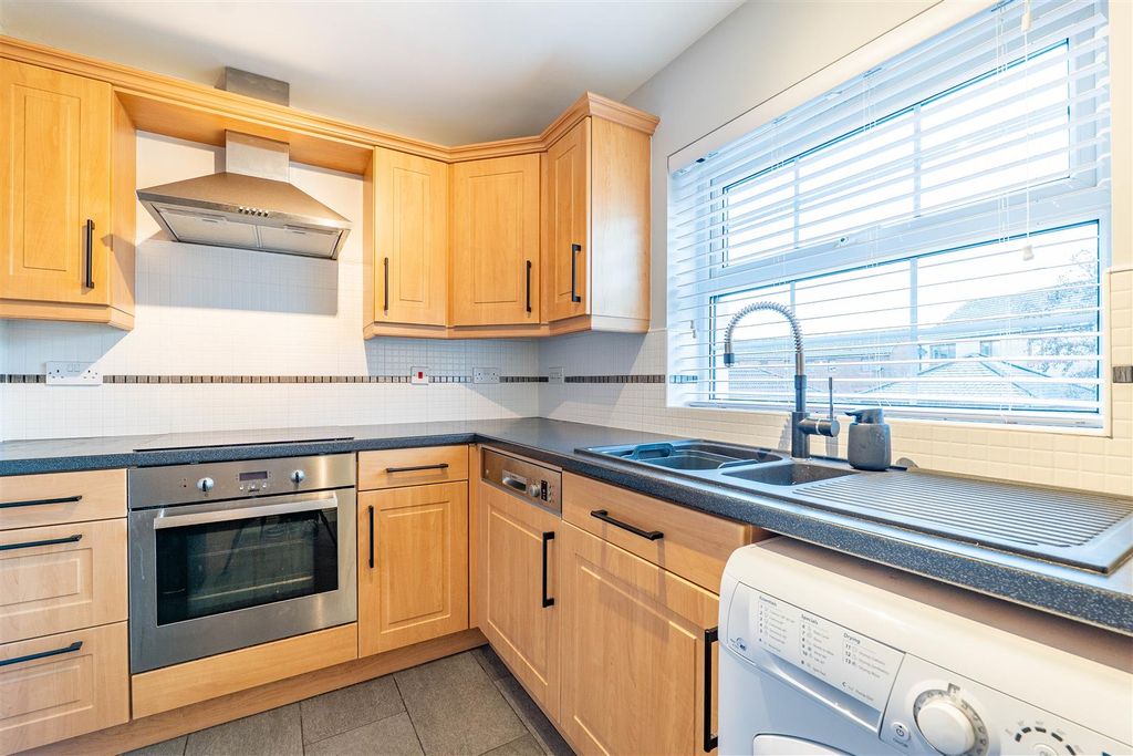 Property photo 3 of 13 Kichen