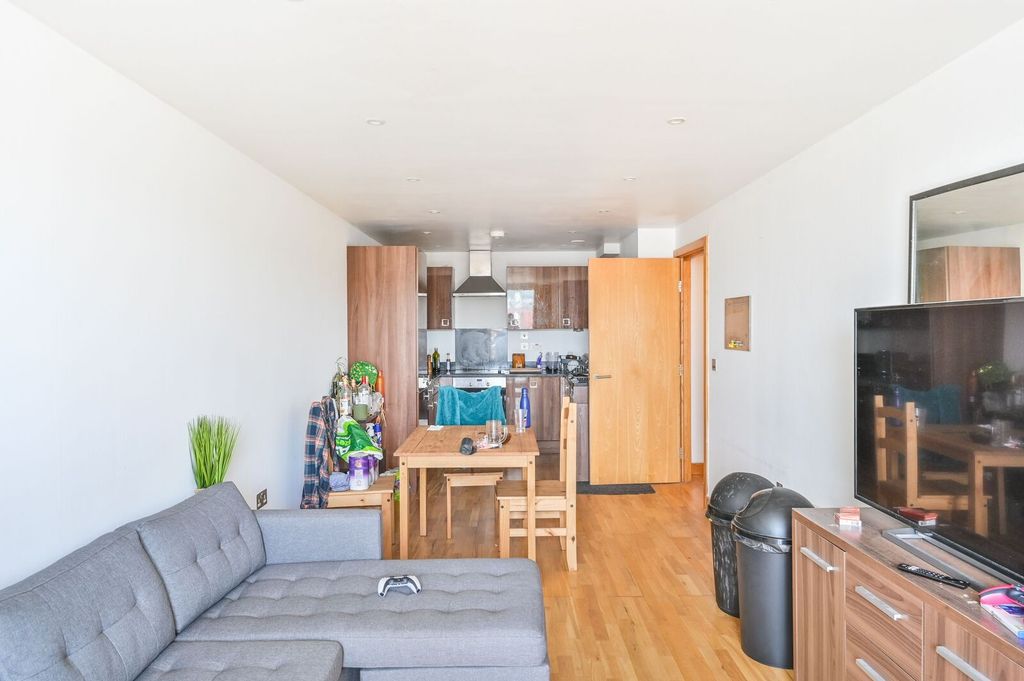 Property photo 1 of 8