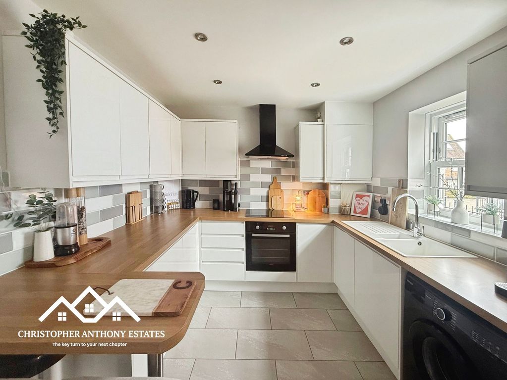 Property photo 3 of 32