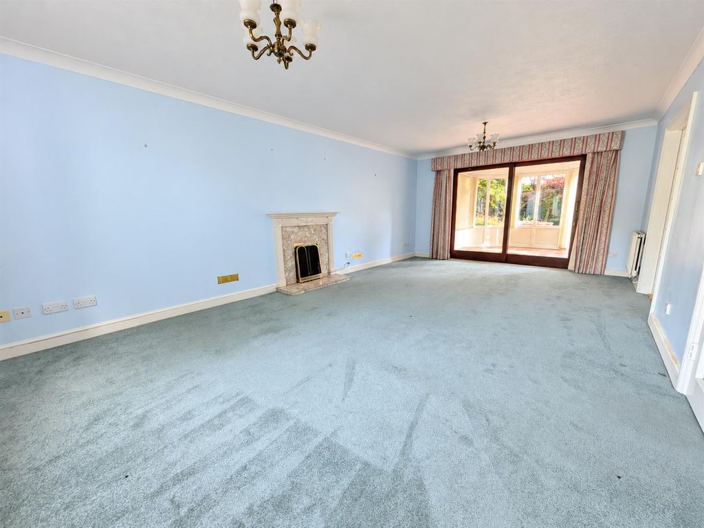 Property photo 2 of 24 Bright Traditional Living Room Interior.Png