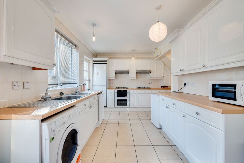 Property photo 1 of 29