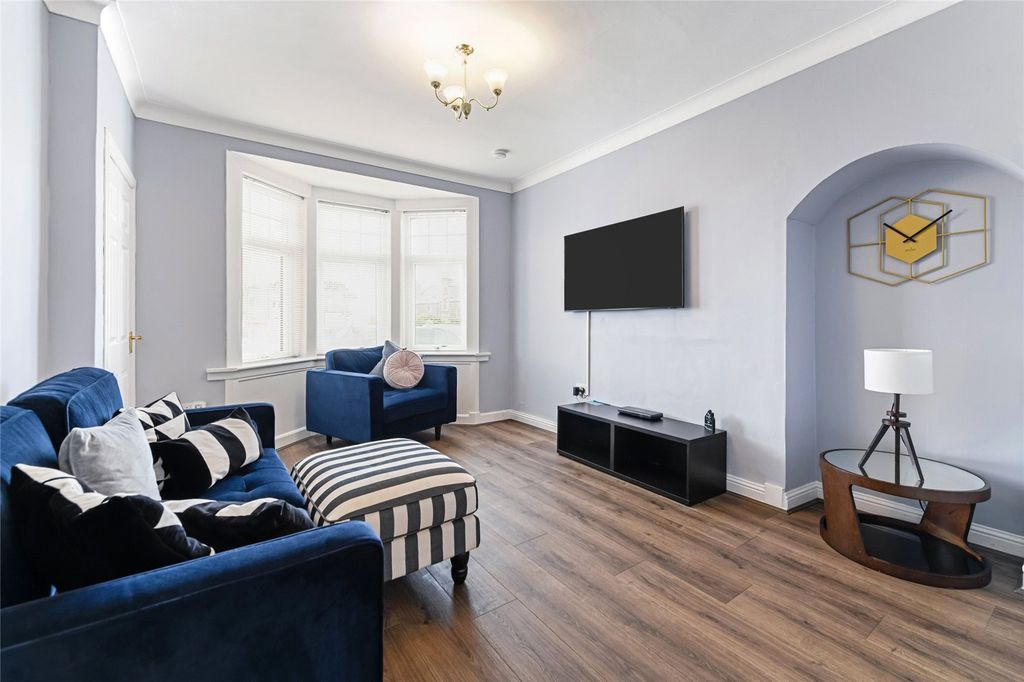 Property photo 2 of 15 Lounge