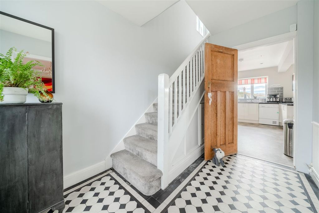 Property photo 3 of 32 Hall.Jpg