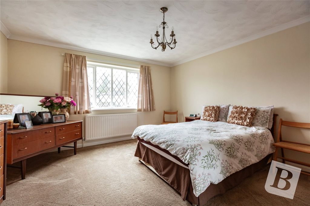 Property photo 3 of 19 Master Bedroom