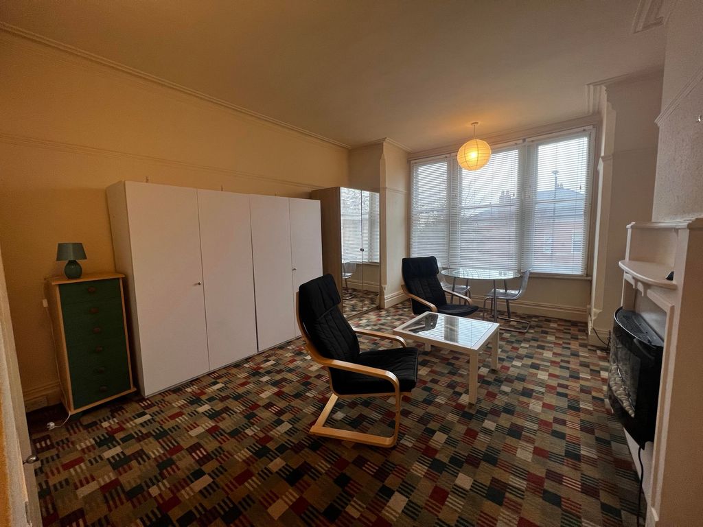 Property photo 1 of 8 Living Room