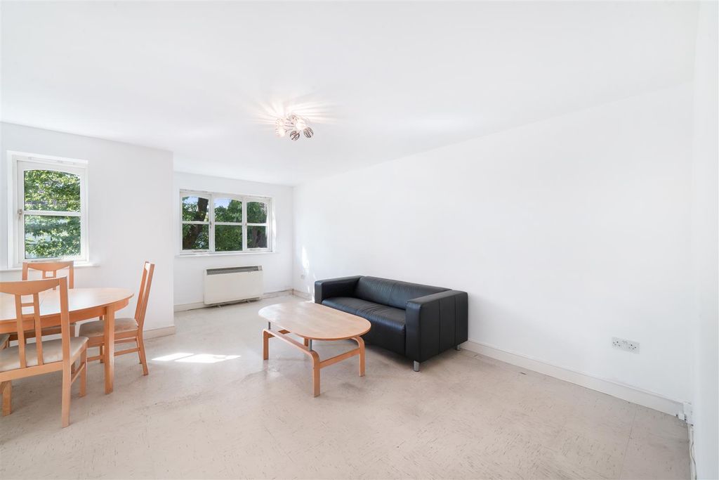 Property photo 1 of 8 7 Norwood Close - 2Ebhxdyworu4Xw5Ldns9.Jpg