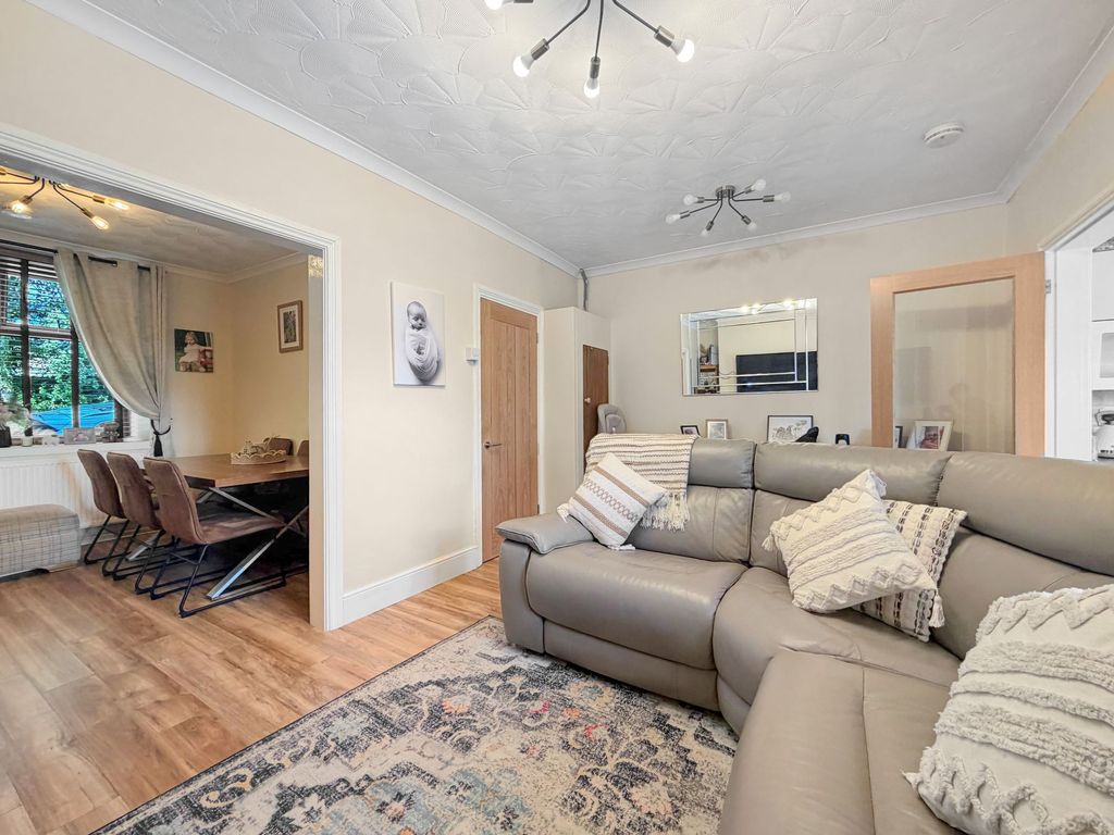 Property photo 3 of 28