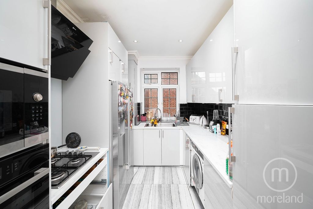 Property photo 3 of 8 4571284