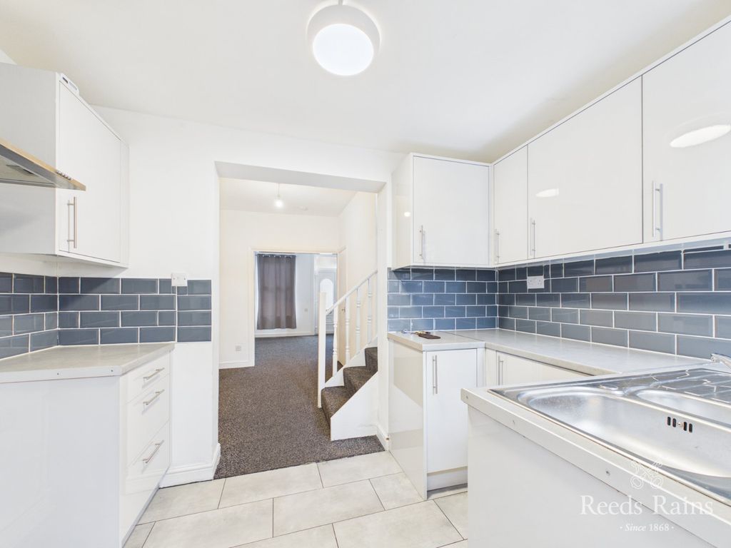 Property photo 2 of 19 Kitchen