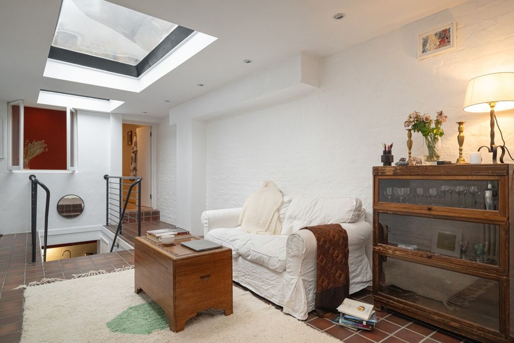 Property photo 3 of 10 Mortimer Road