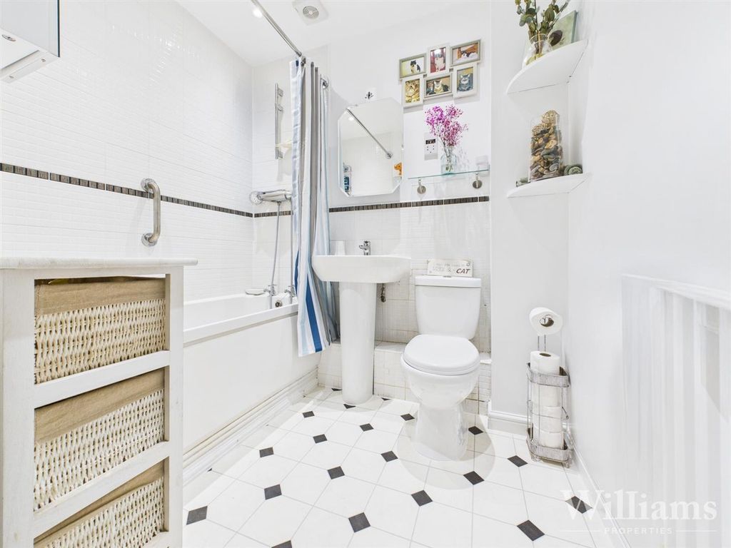 Property photo 3 of 11 Cam02861G0-Pr0442-Still014.Jpg