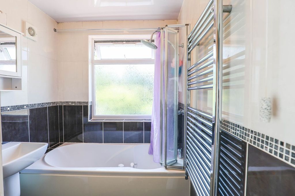 Property photo 3 of 13 Bathroom
