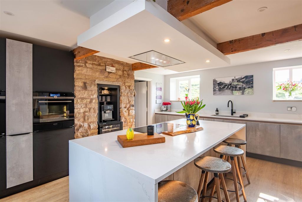 Property photo 2 of 45 Kitchen/Breakfast Room