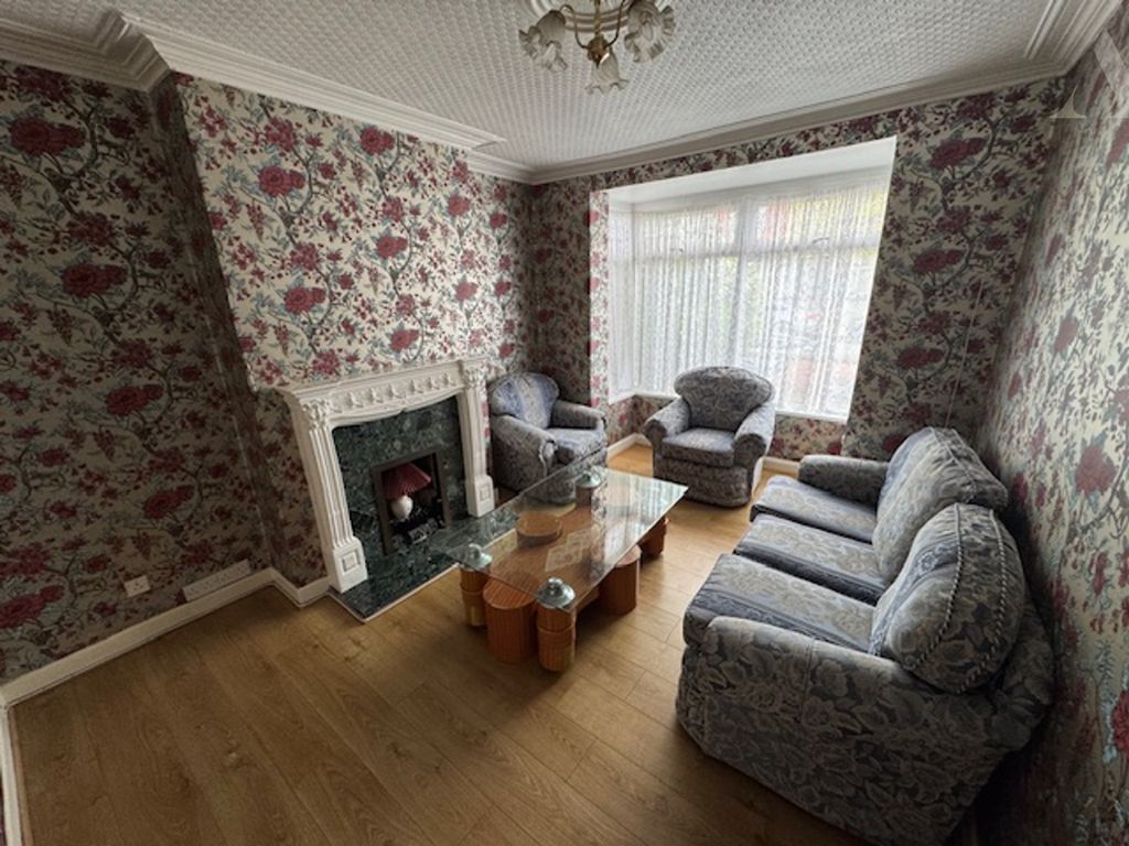 Property photo 3 of 11 Southern Reception 1
