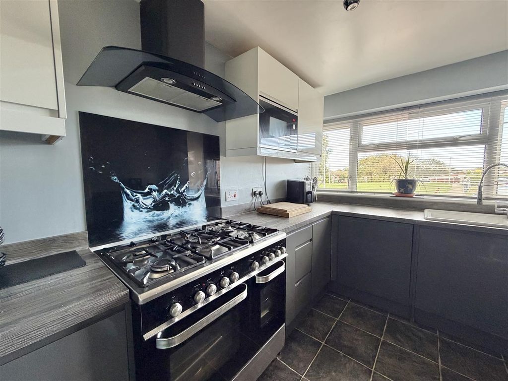 Property photo 3 of 16 Kitchen