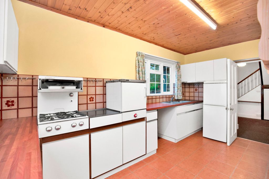 Property photo 2 of 25