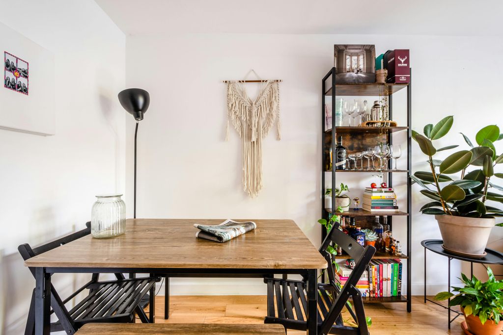 Property photo 2 of 13 Spurtstowe Ter 2B  Low Res 6.Jpg