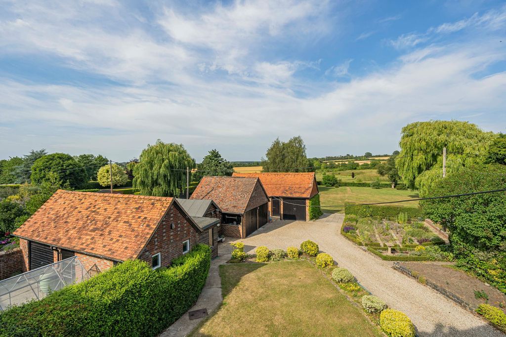 Property photo 2 of 20