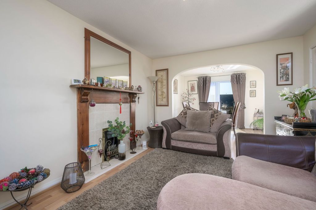 Property photo 3 of 25