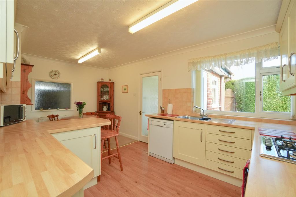 Property photo 3 of 21 Kitchen