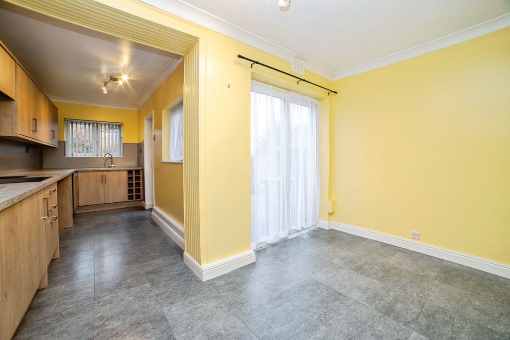 Property photo 2 of 17 Kitchen Dining Room