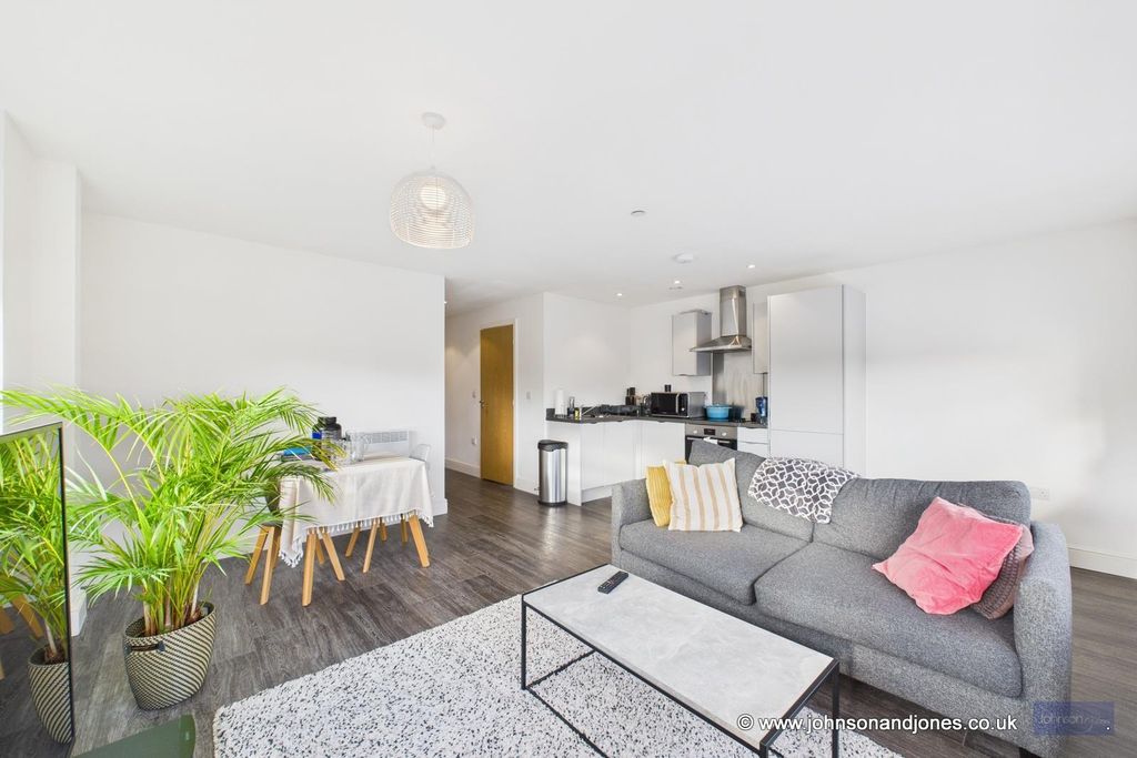 Property photo 3 of 8 3 Lounge.Jpg