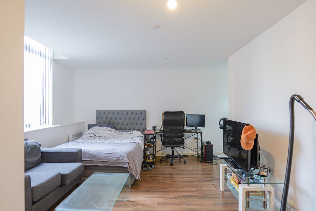 Property photo 2 of 18