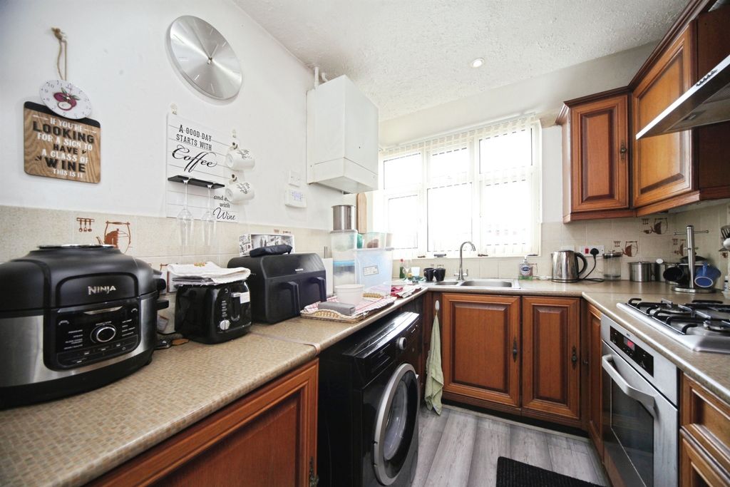 Property photo 3 of 16